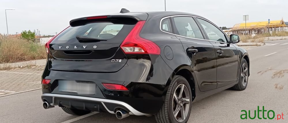 2018' Volvo V40 2.0 D3 R-Design Geartronic photo #6
