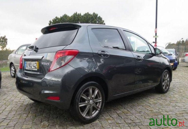 2013' Toyota Yaris photo #3