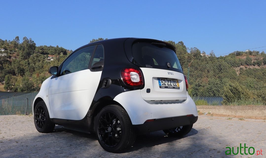2020' Smart Fortwo photo #2