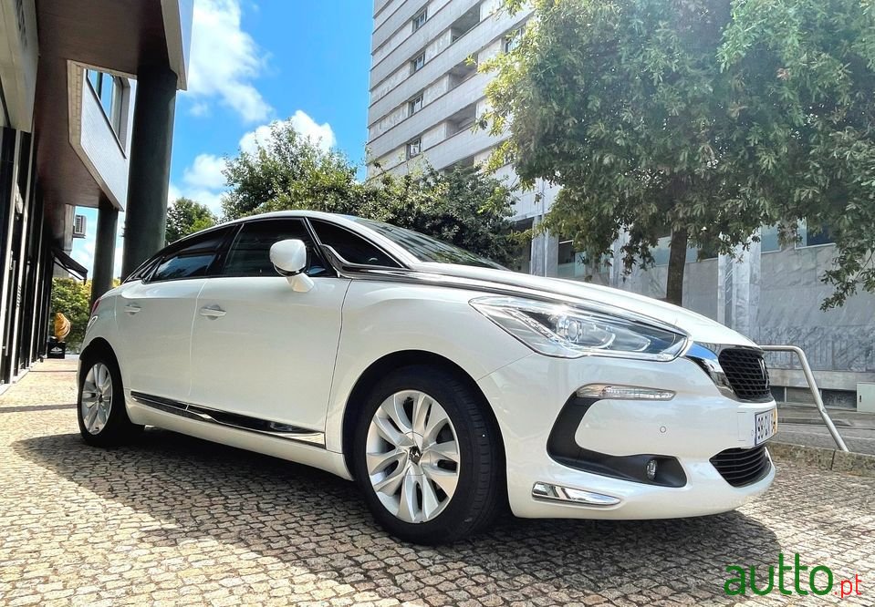 2016' DS Automobiles Ds5 photo #2