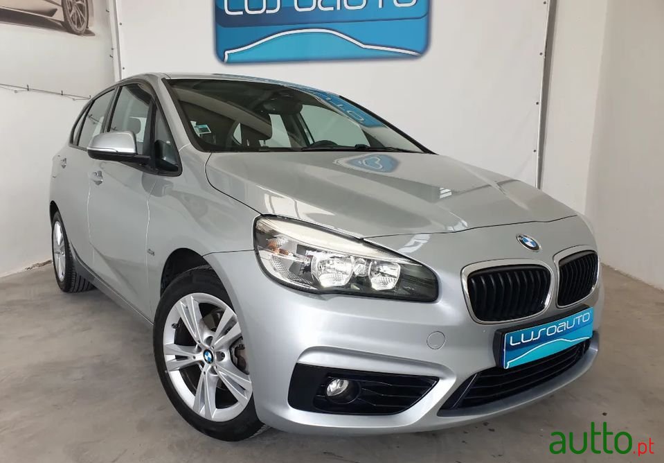 2016' BMW 216 Active Tourer photo #2