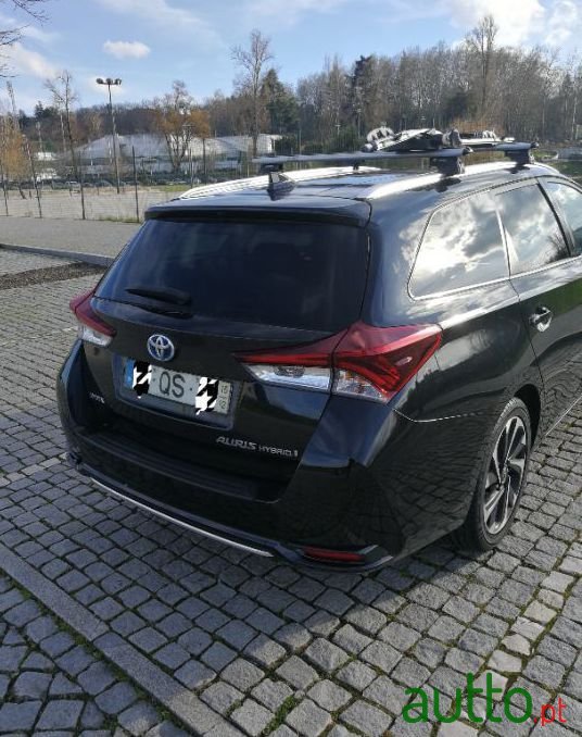 2015' Toyota Auris Touring Sports photo #1