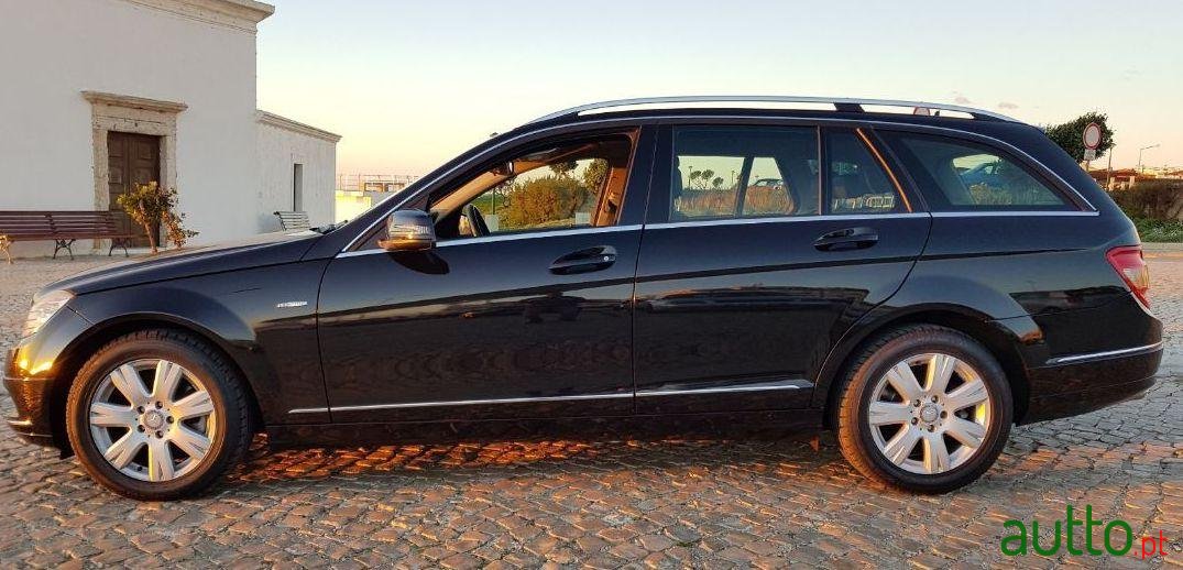 2010' Mercedes-Benz C-220 Station Avantgarde photo #3