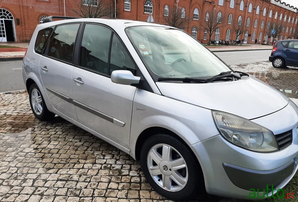 2005' Renault Grand Scenic photo #3