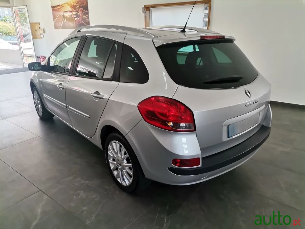 2008' Renault Clio Break photo #5