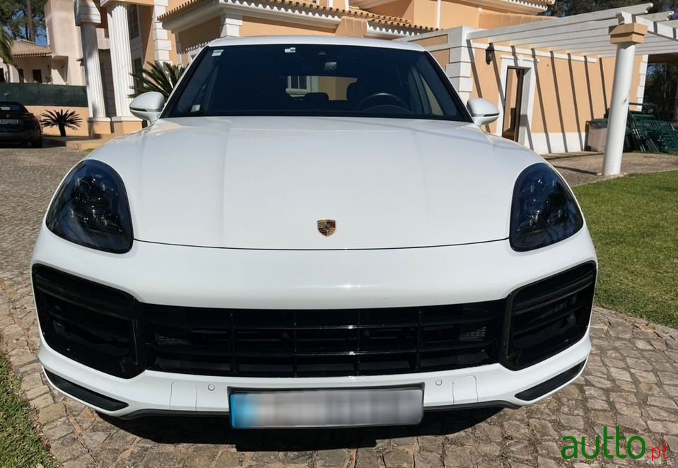 2020' Porsche Cayenne photo #5