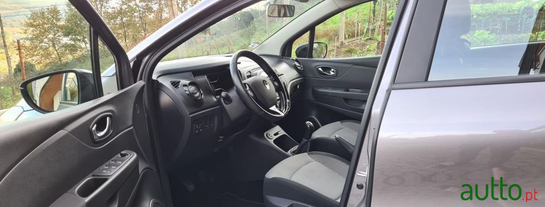 2016' Renault Captur photo #2