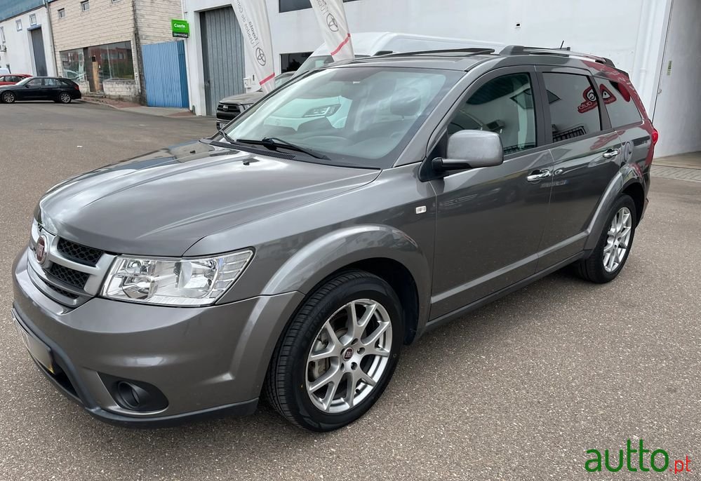 2013' Fiat Freemont photo #1