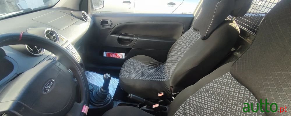 2004' Ford Fiesta photo #2