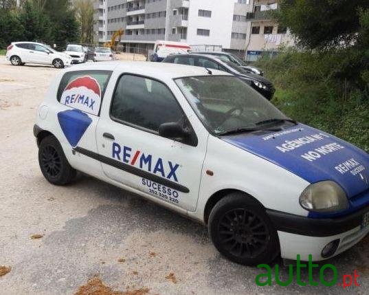 2001' Renault Clio photo #2