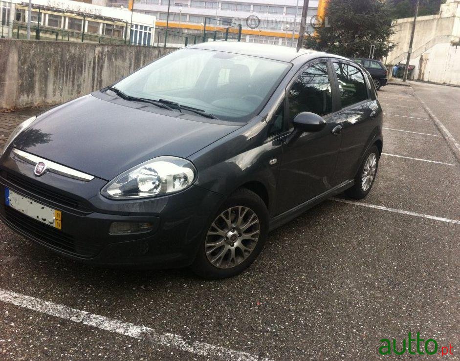 2011' Fiat Punto 1.3 M-Jet photo #2