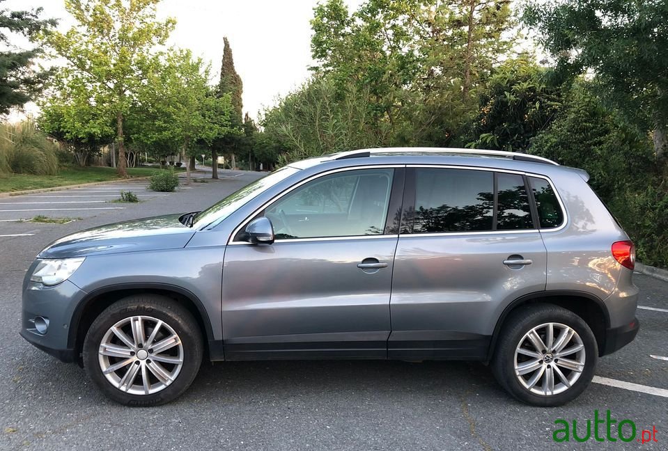 2008' Volkswagen Tiguan photo #2