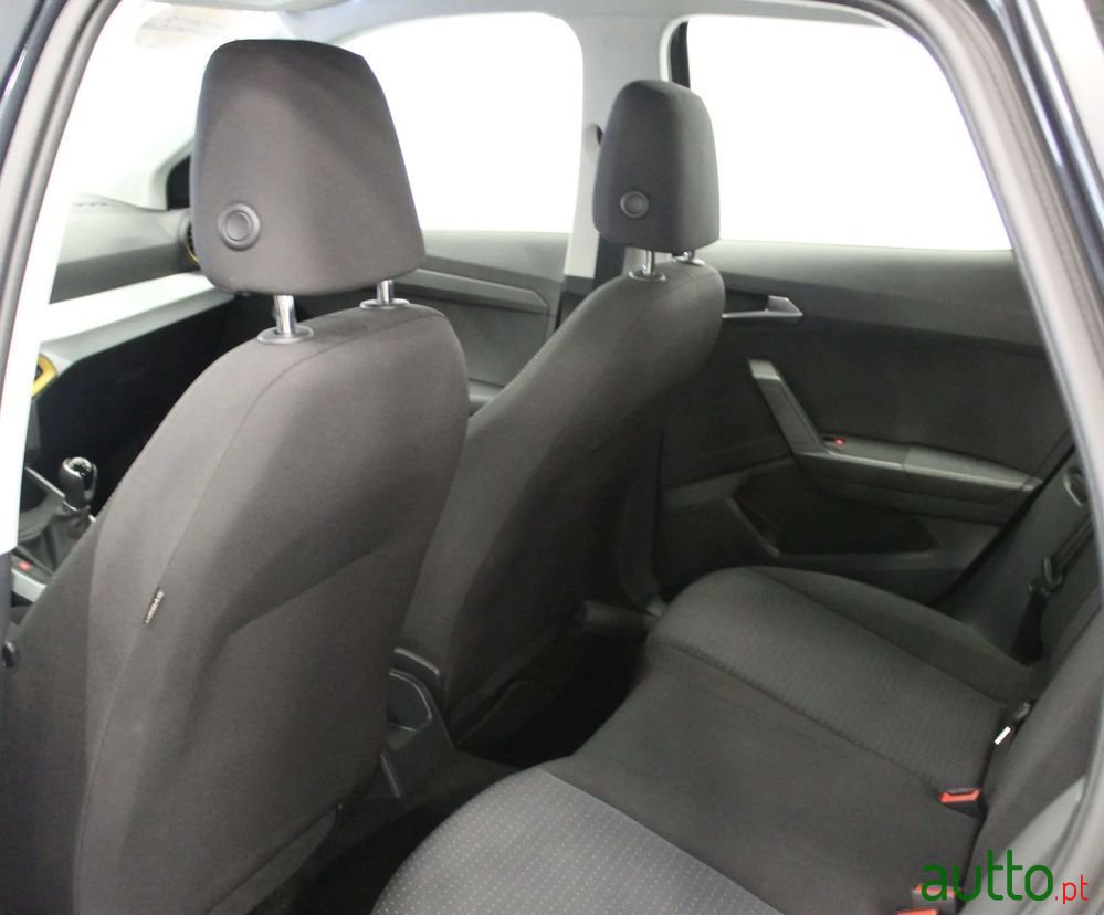 2023' SEAT Arona 1.0 Tsi Style photo #6