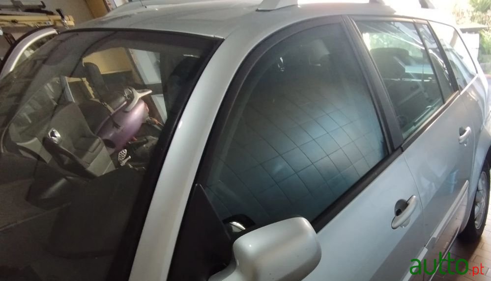 2007' Renault Megane Break photo #2