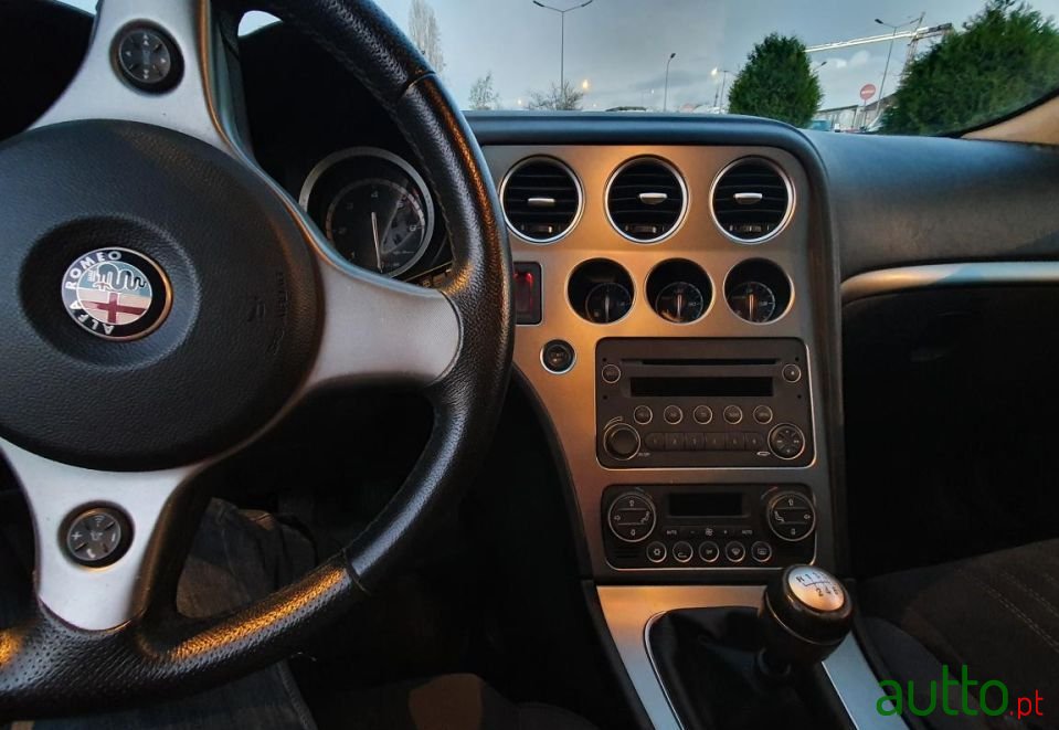 2010' Alfa Romeo 159 Sportwagon photo #5