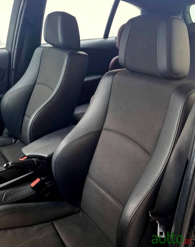 2010' BMW Série 1 D photo #3