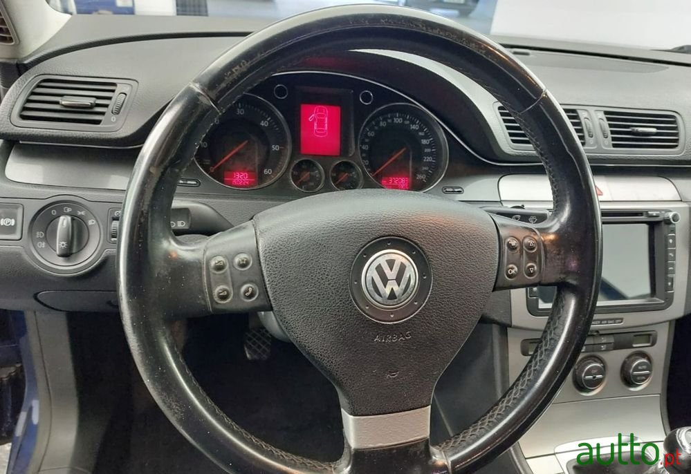 2005' Volkswagen Passat photo #6