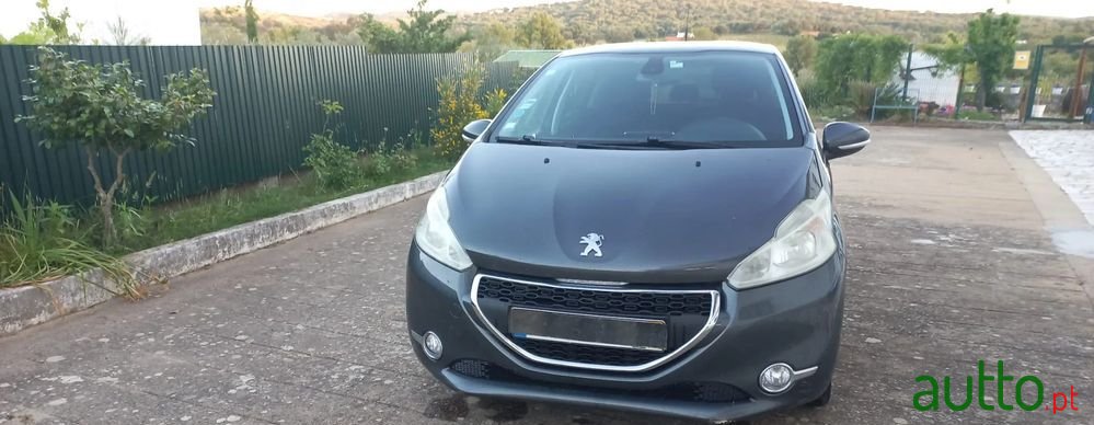 2014' Peugeot 208 1.4 Hdi photo #4