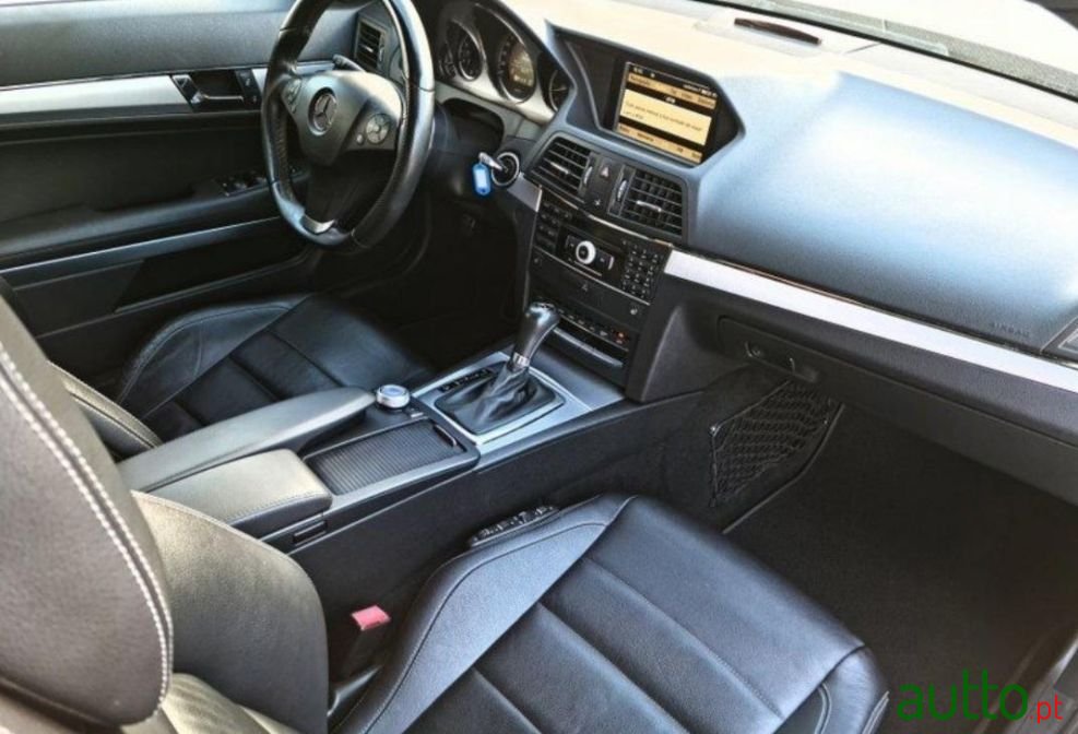 2011' Mercedes-Benz E-350 photo #6