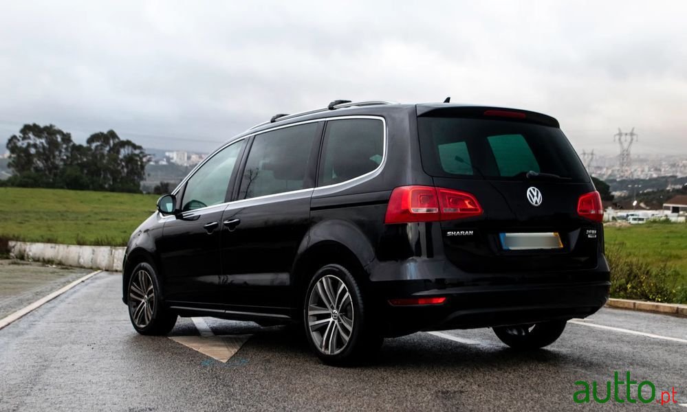 2015' Volkswagen Sharan photo #1