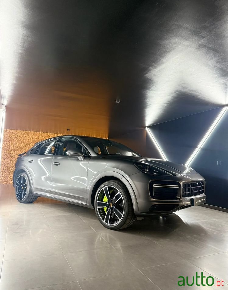 2020' Porsche Cayenne Turbo S E-Hybrid photo #6
