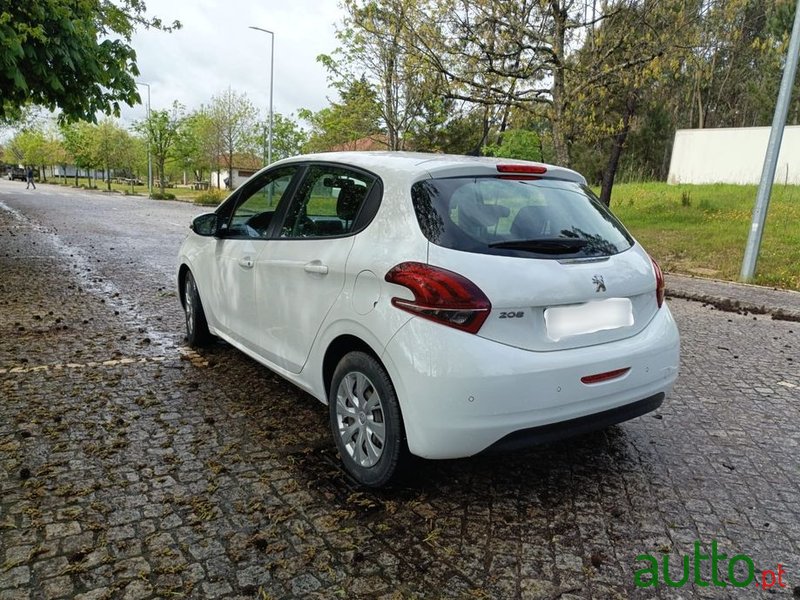 2018' Peugeot 208 Puretech photo #6