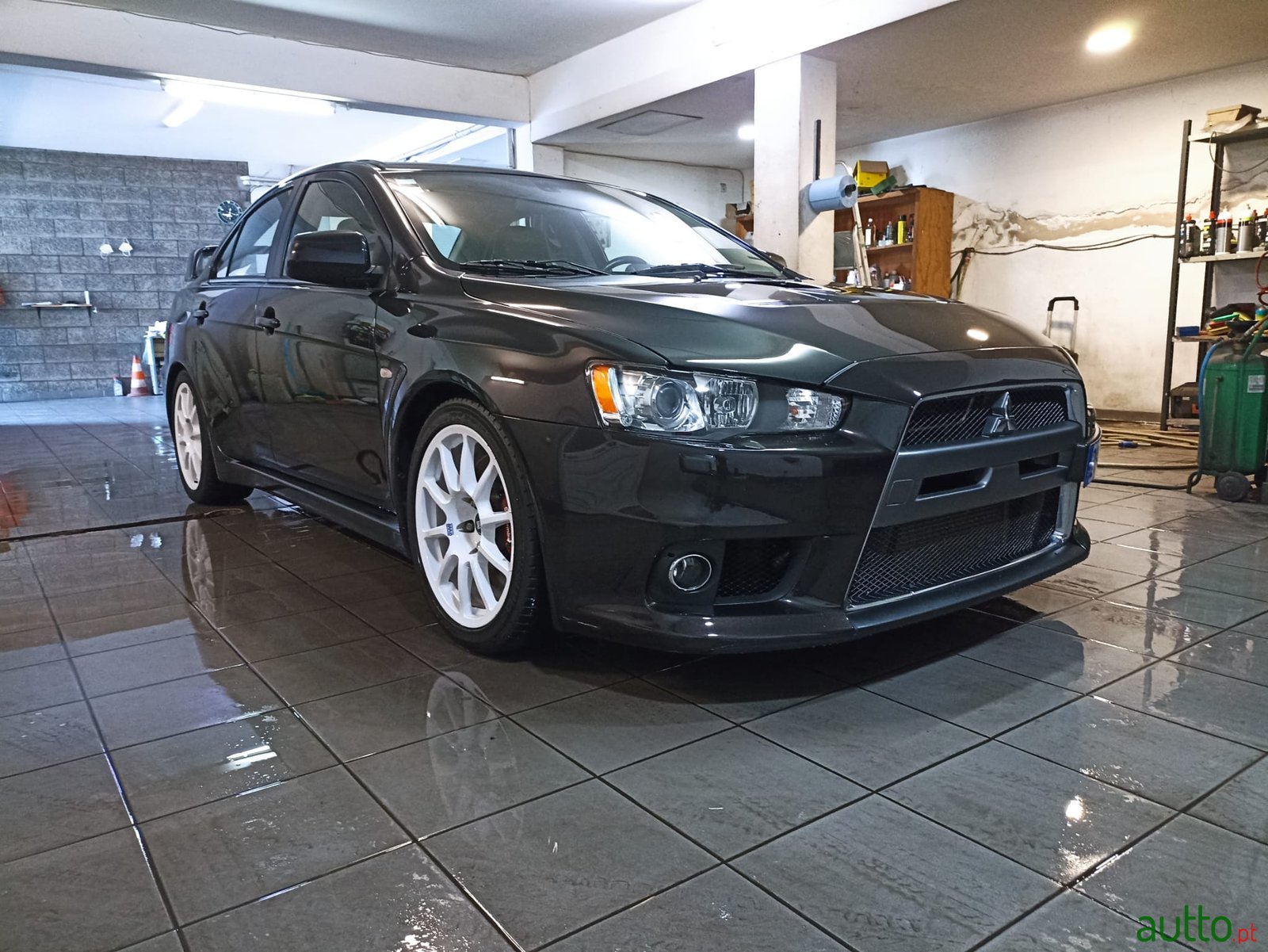 2009' Mitsubishi Eclipse photo #1