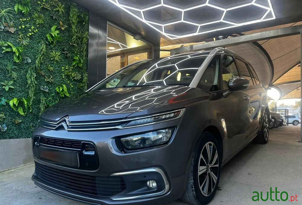 2019' Citroen C4 Grand Picasso photo #3