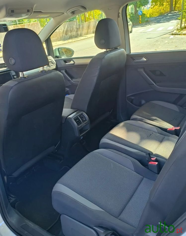 2019' Volkswagen Touran photo #4