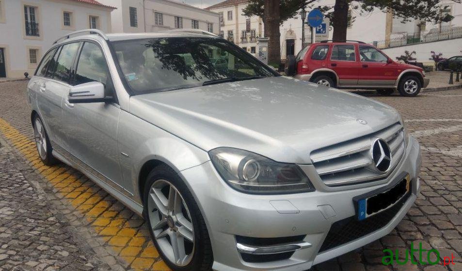 2011' Mercedes-Benz C-220 photo #2