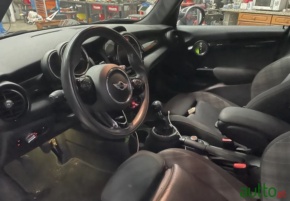 2015' MINI Cooper photo #2