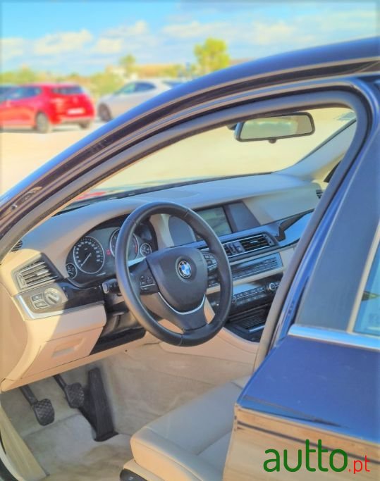 2011' BMW 520 photo #5