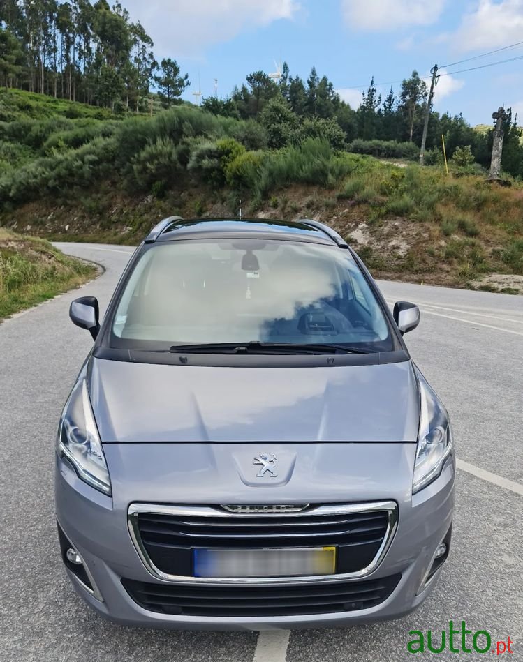 2015' Peugeot 5008 photo #2