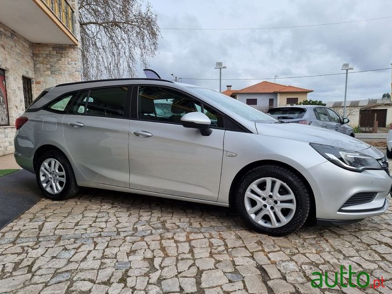 2018' Opel Astra Sports Tourer photo #5