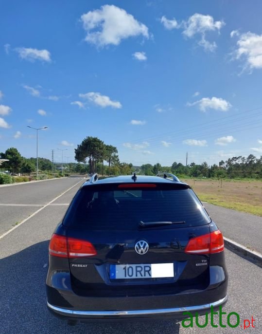 2011' Volkswagen Passat photo #4