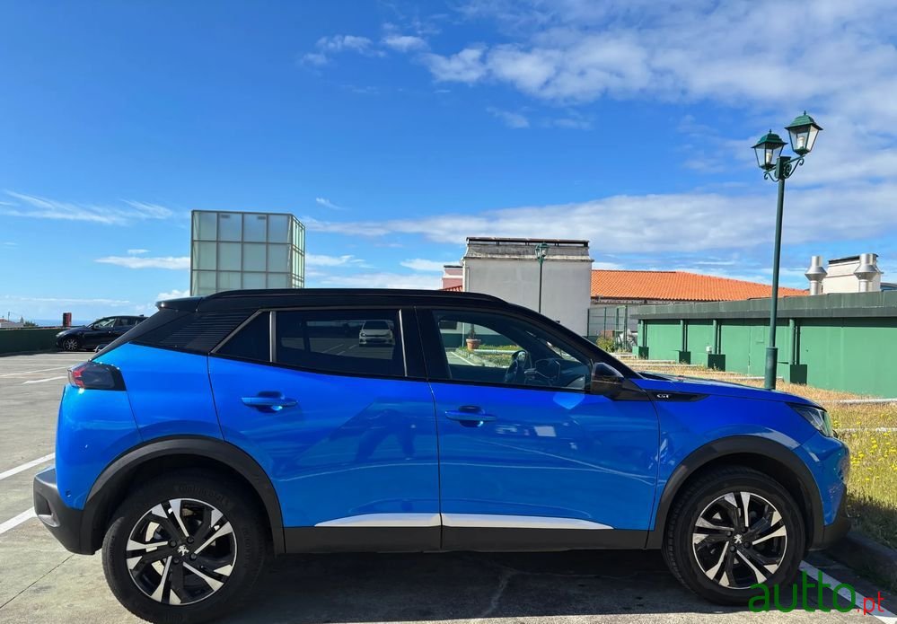 2023' Peugeot 2008 photo #2