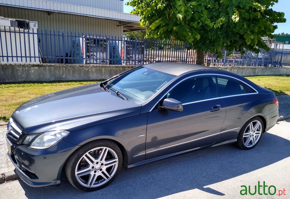 2012' Mercedes-Benz E-250 photo #3