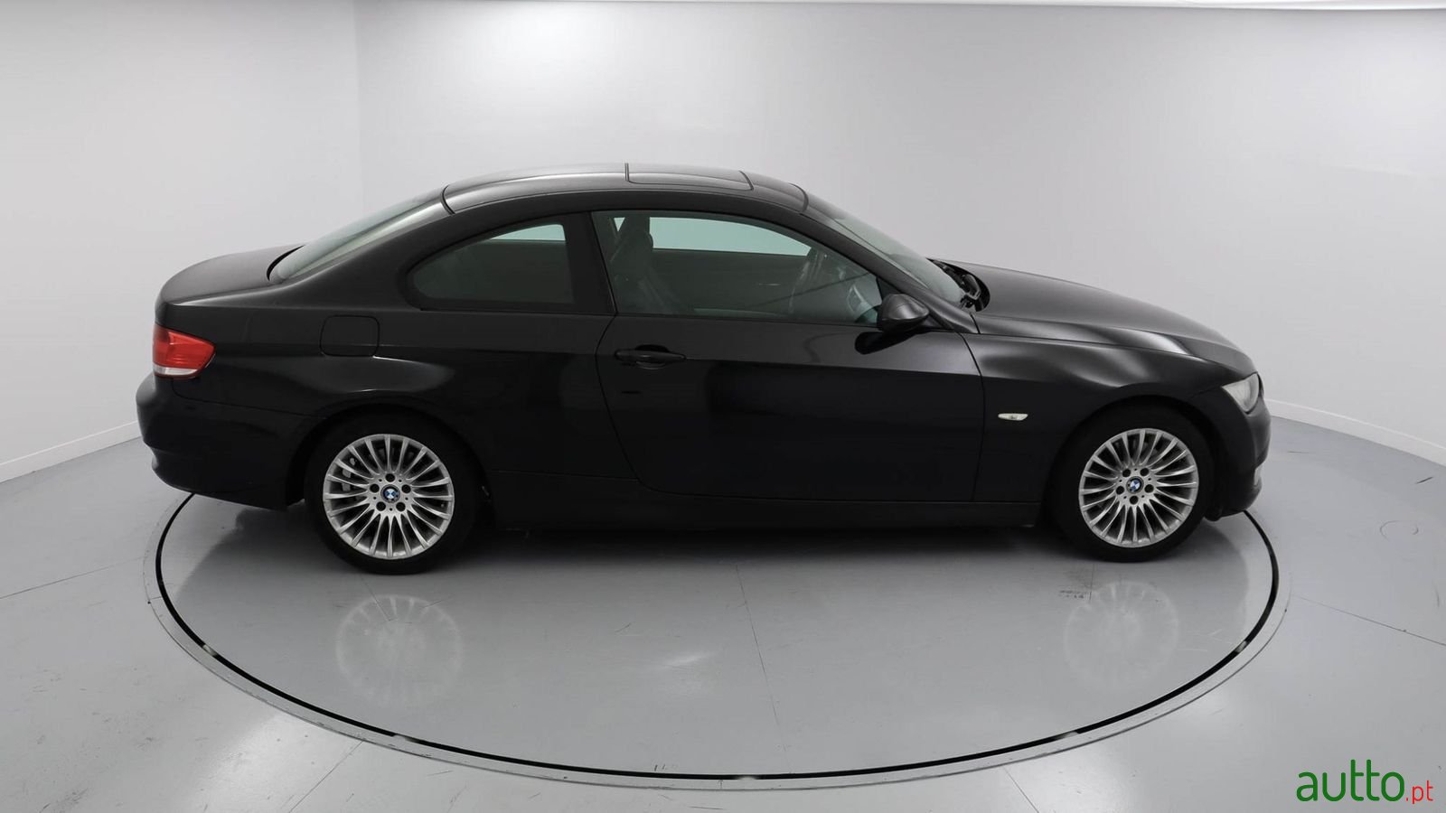 2008' BMW 320 photo #2