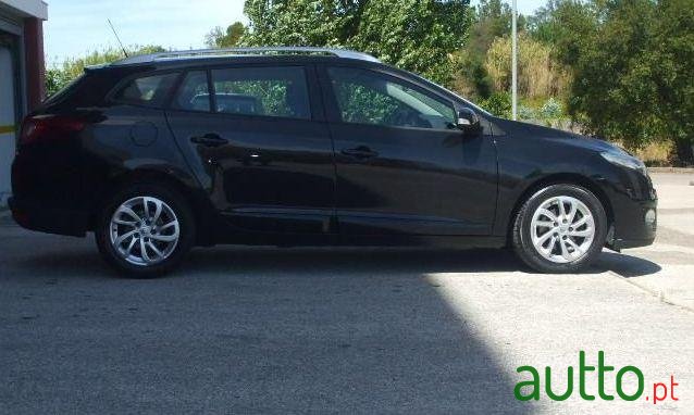 2012' Renault Megane Sport Tourer photo #2