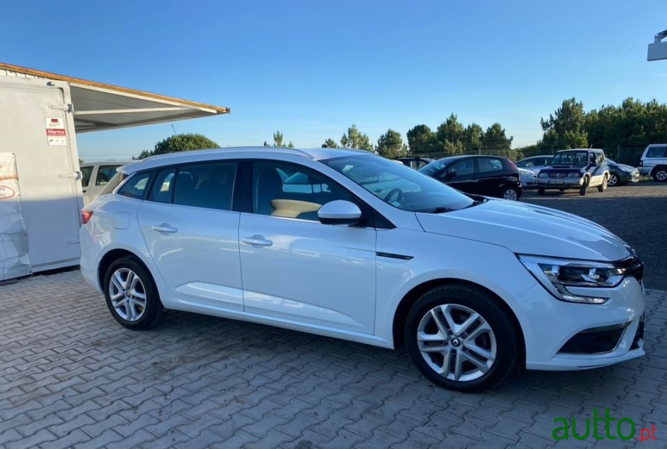 2018' Renault Megane Sport Tourer photo #4