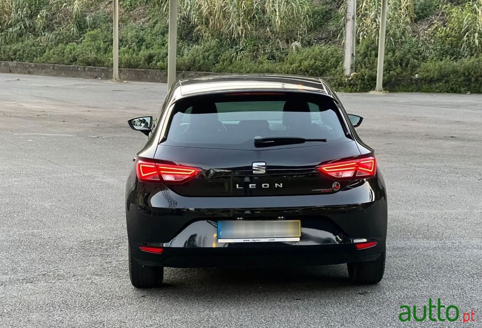 2014' SEAT Leon photo #5