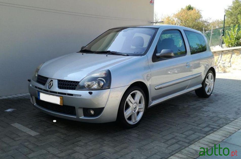 2002' Renault Clio Sport photo #1