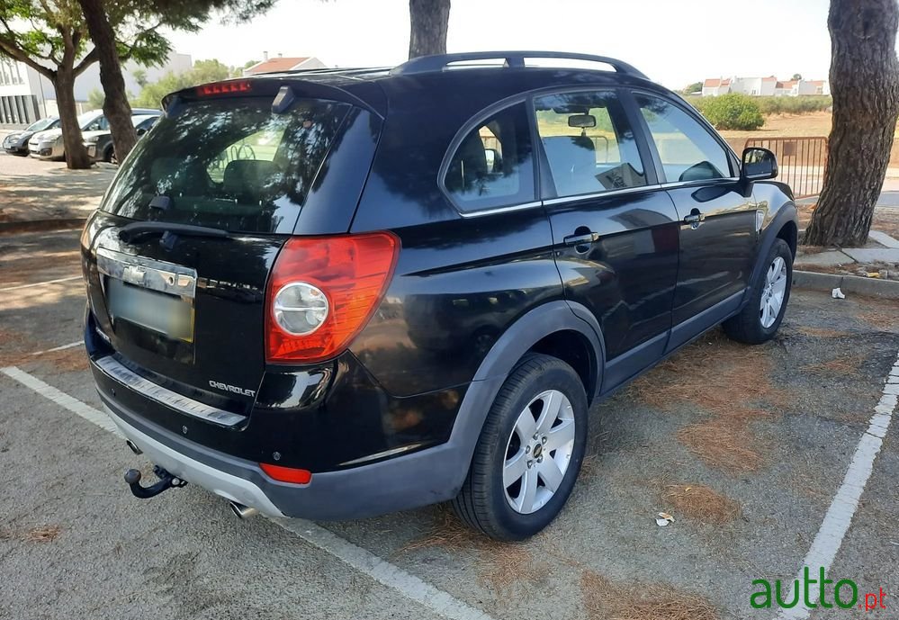 2008' Chevrolet Captiva 2.0 Vcdi Seven 7L photo #3