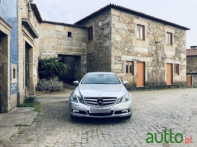 2010' Mercedes-Benz E-350 photo #3