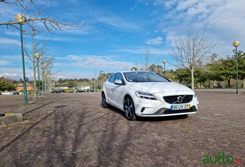 2018' Volvo V40 photo #1