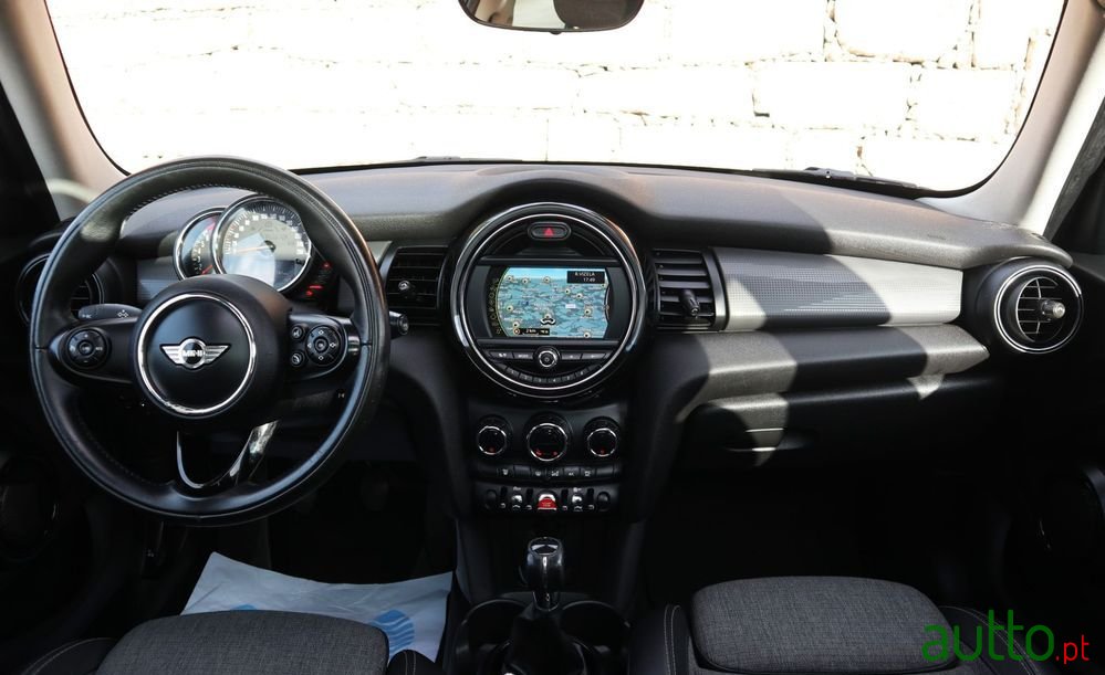 2015' MINI Cooper photo #2