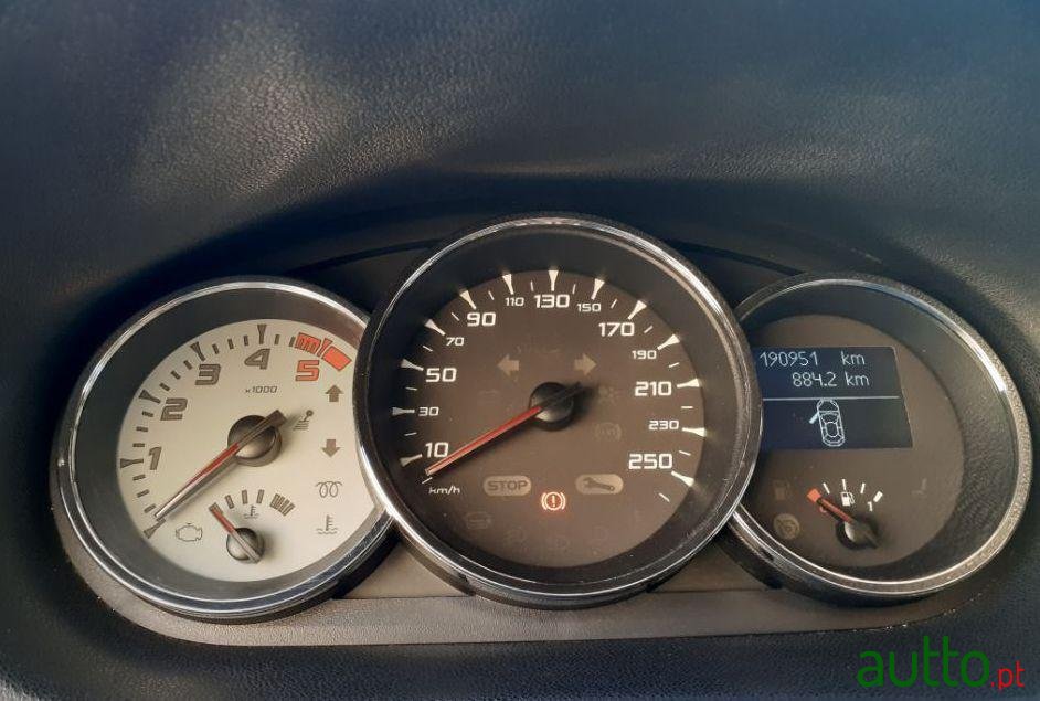 2010' Renault Megane Sport Tourer photo #3