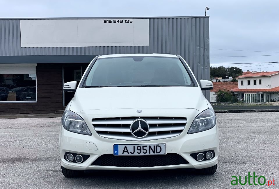 2014' Mercedes-Benz B-180 photo #2