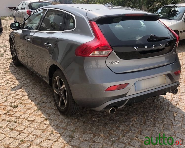 2014' Volvo V40 2.0 D4 R-Design photo #2