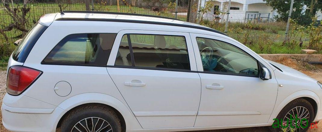 2006' Opel Astra Caravan photo #2